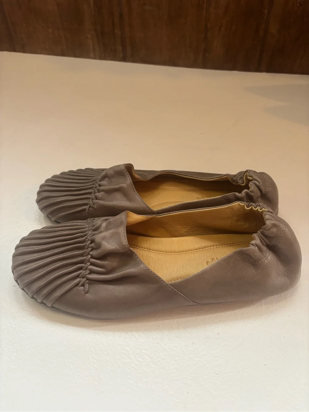 Chocolat Blu Pintuck Cam2 Grey Pleated Flats Size 8